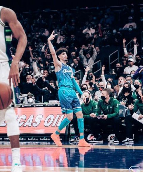  拉梅洛鲍尔三分19投8中，黄蜂终结火箭连胜  