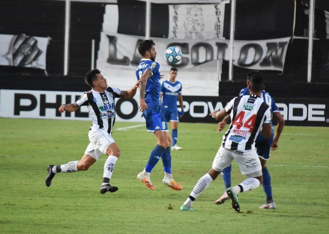  斯图加特换帅如换刀，新帅首秀率队斩获关键三分  